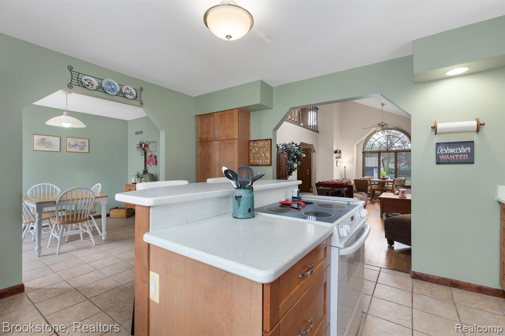 4121 CRYSTAL Street, West Bloomfield, MI 48323 — Photo 13