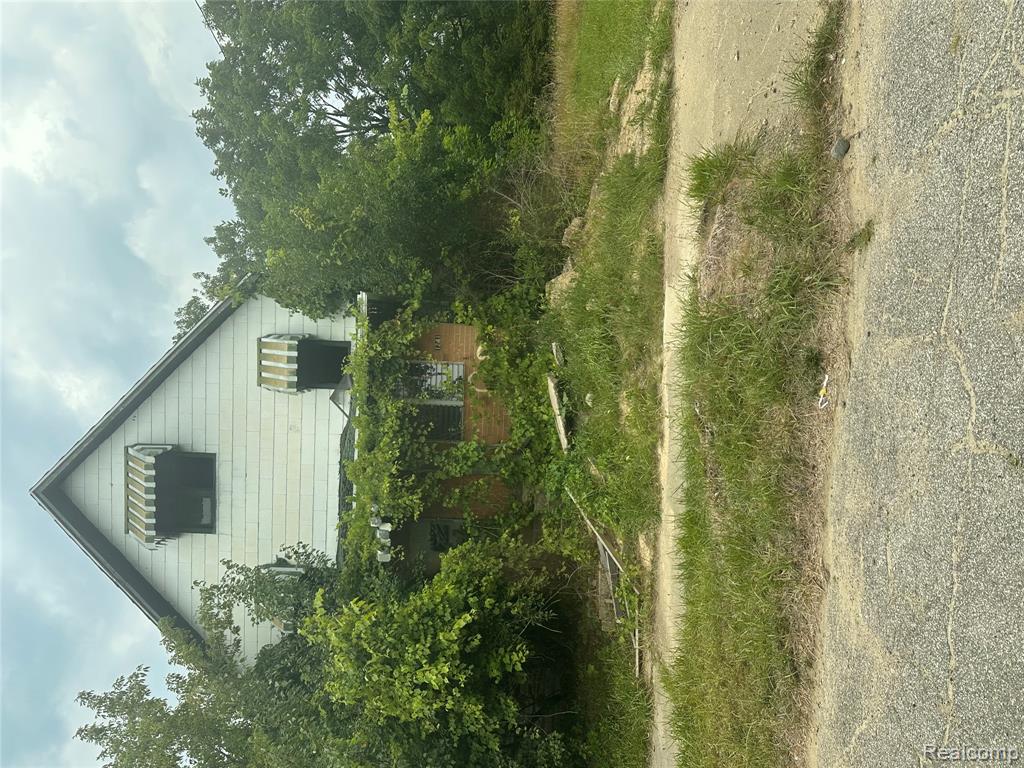 1241 E Hamilton Avenue, Flint, MI 48506