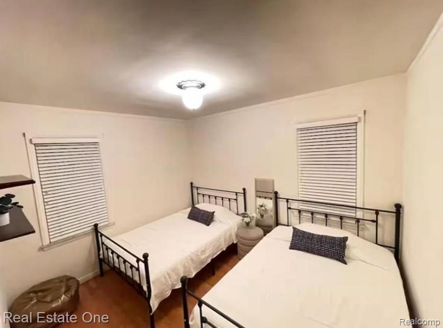 8443 RIVERDALE Street, Dearborn Heights, MI 48127 — Photo 11