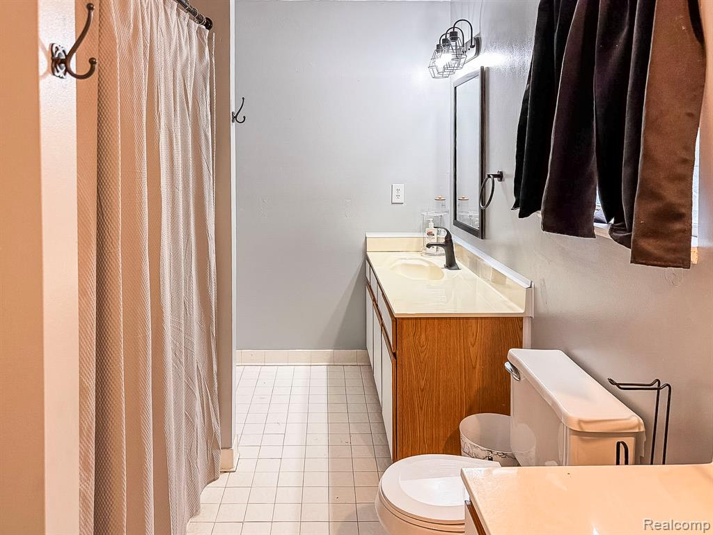 4621 Dickerson Avenue, Waterford, MI 48328 — Photo 14