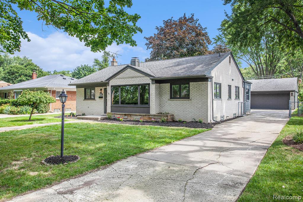 31100 W Rutland Street, Beverly Hills, MI 48025 — Photo 2