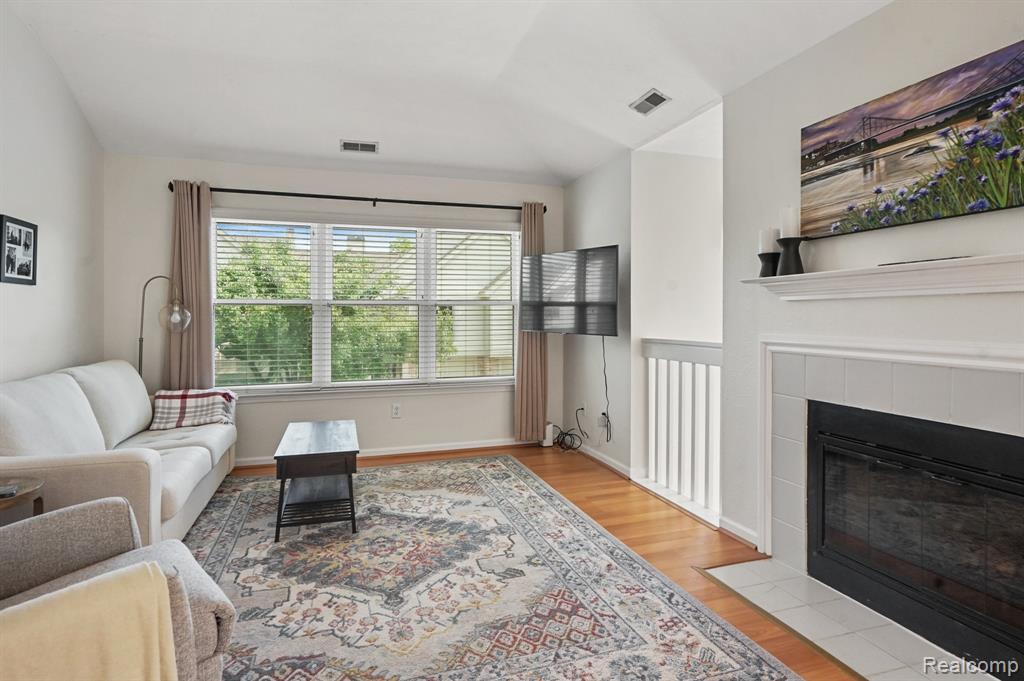 1637 Coburn Drive, Ann Arbor, MI 48108 — Photo 4