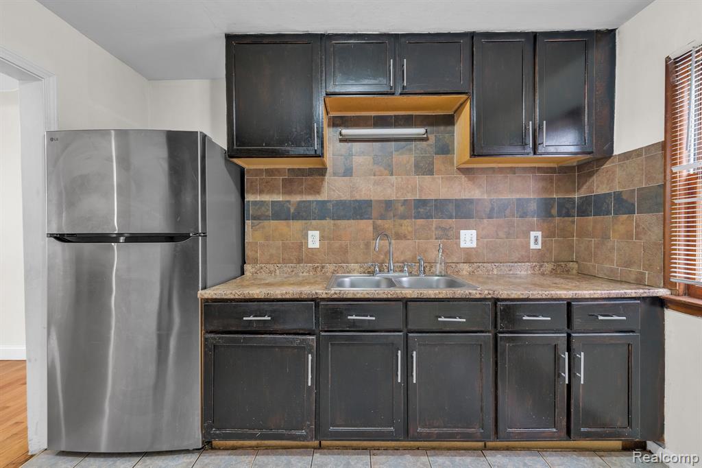 6120 MIDDLESEX Street, Dearborn, MI 48126 — Photo 14
