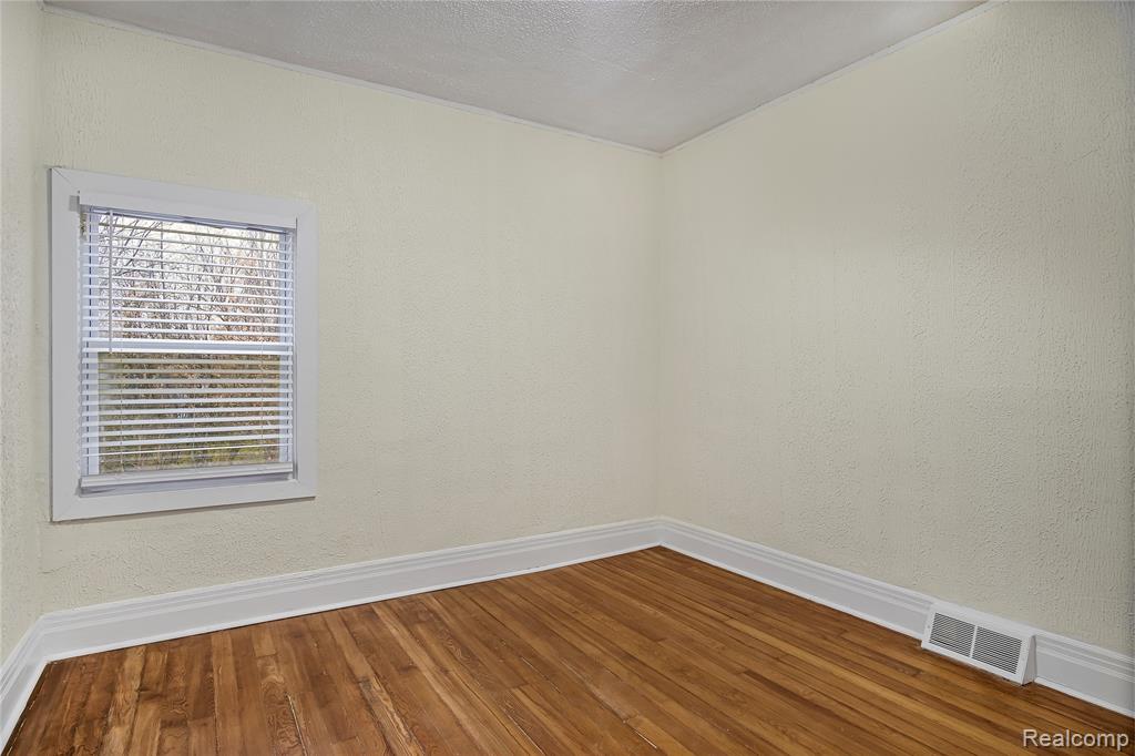 427 Melbourne, Detroit, MI 48202 — Photo 13