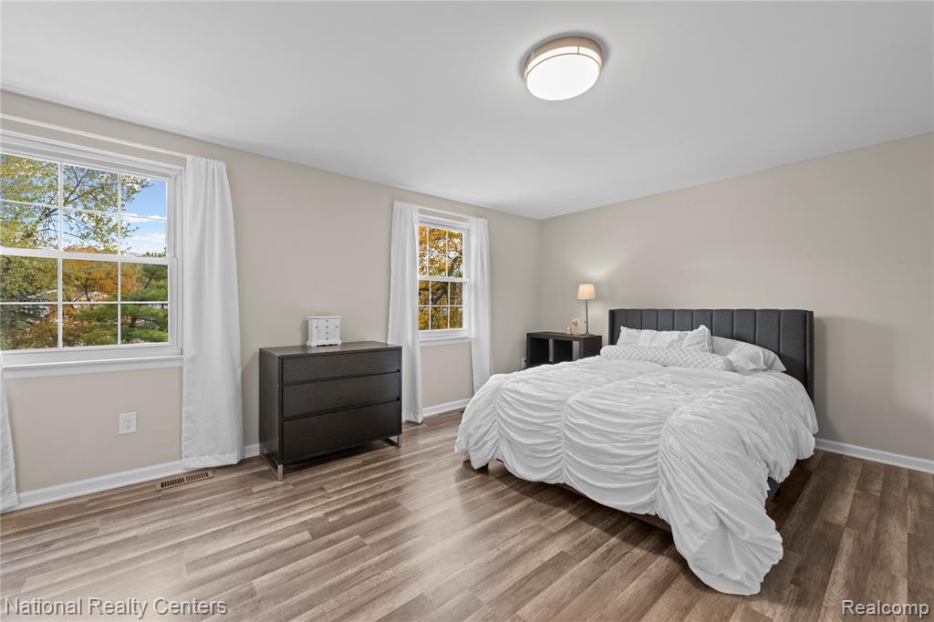 41333 Lagoon Court, Wayne, MI 48167 — Photo 17
