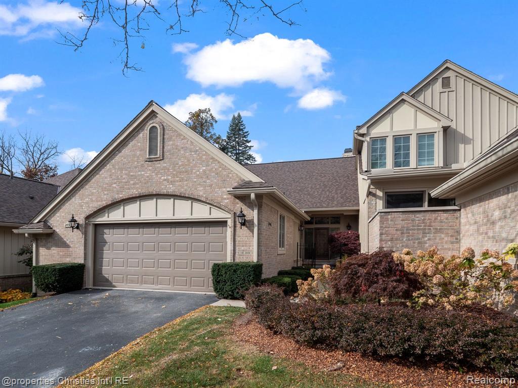 2459 HICKORY GLEN Drive, Bloomfield Hills, MI 48304 — Photo 2