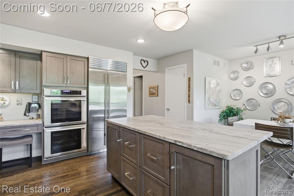 5321 Forest Way, Bloomfield Hills, MI 48302 — Photo 17