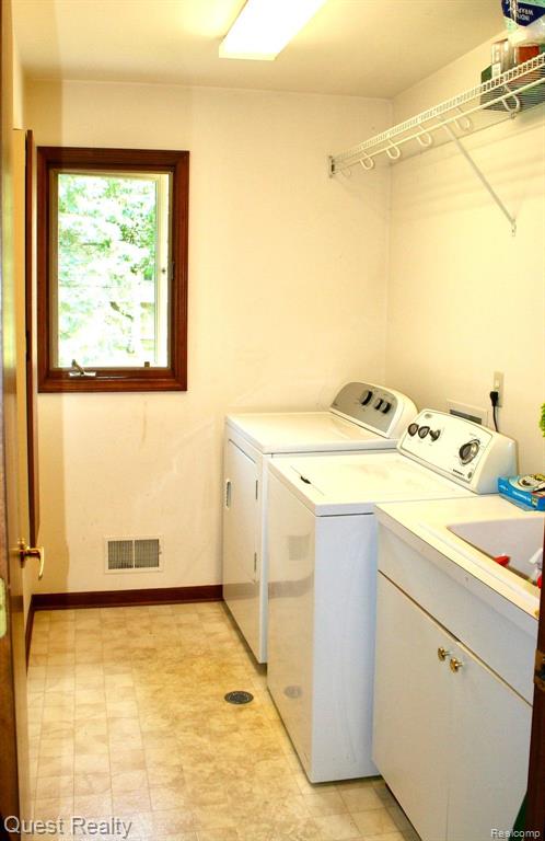 5780 GARNET Circle, Clarkston, MI 48348 — Photo 20