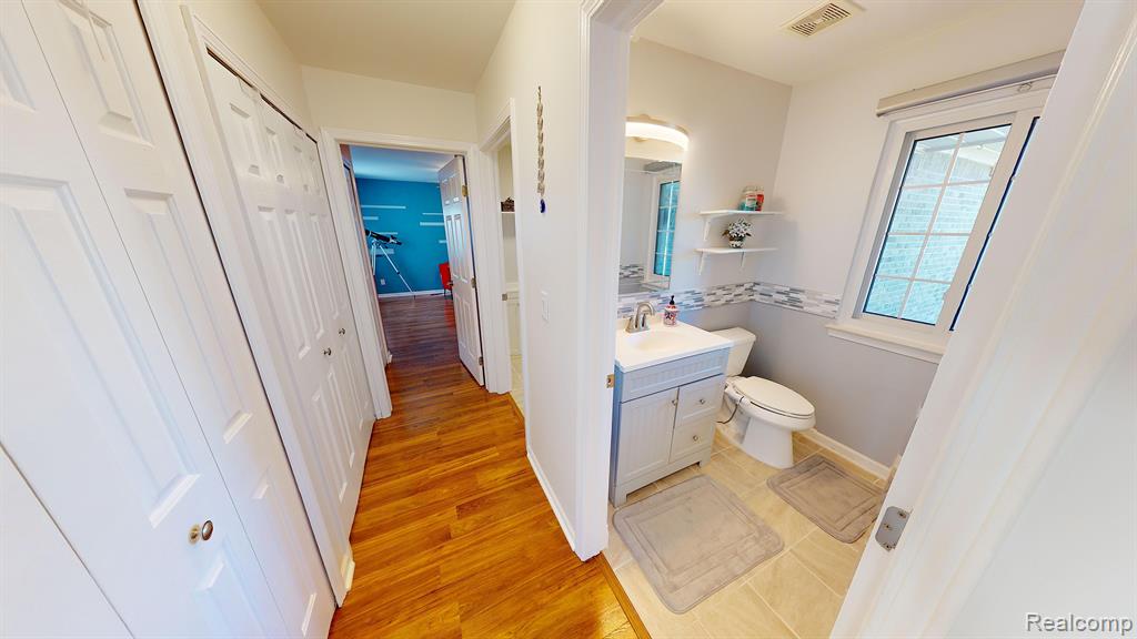 7724 PIONEER Drive, Ypsilanti, MI 48197 — Photo 8