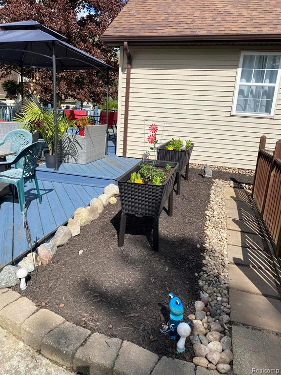 8474 Wesley Drive, Flushing, MI 48433 — Photo 60