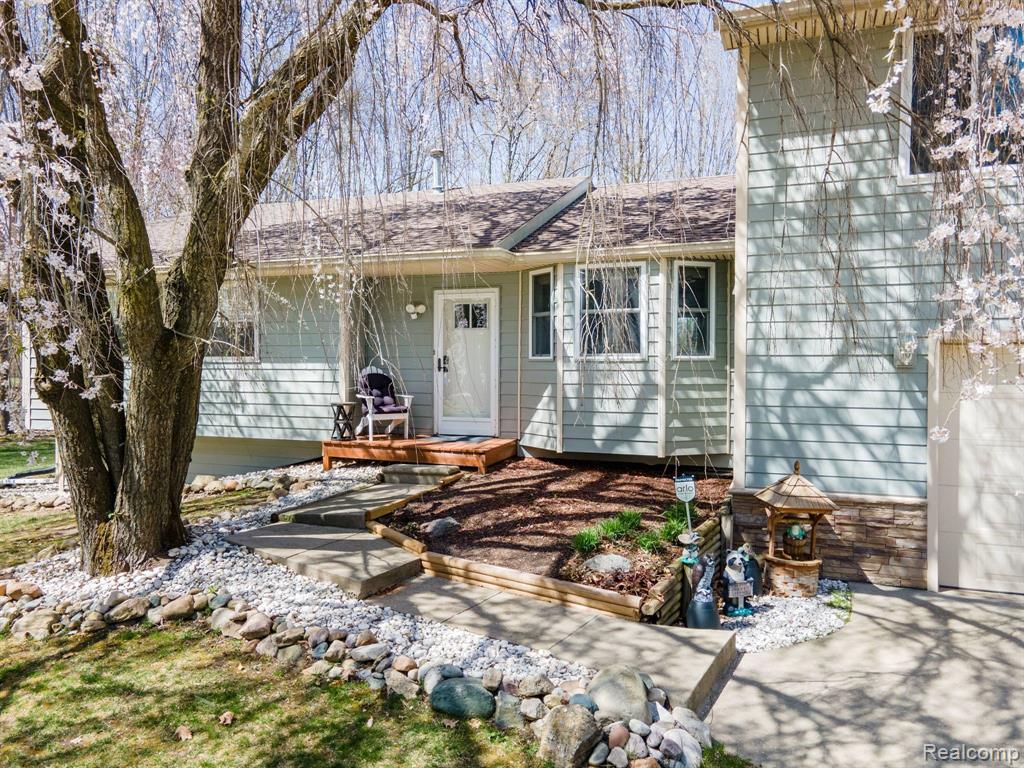 8660 SARGENT Road, Fowlerville, MI 48836 — Photo 4