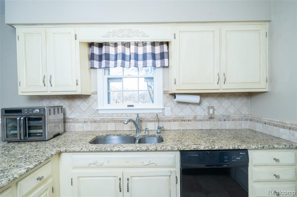 9459 Morrish Road, Swartz Creek, MI 48473 — Photo 43