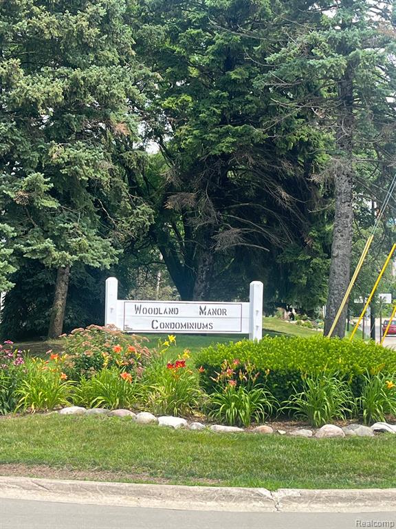 7547 MANOR Circle, 201, Westland, MI — Photo 21