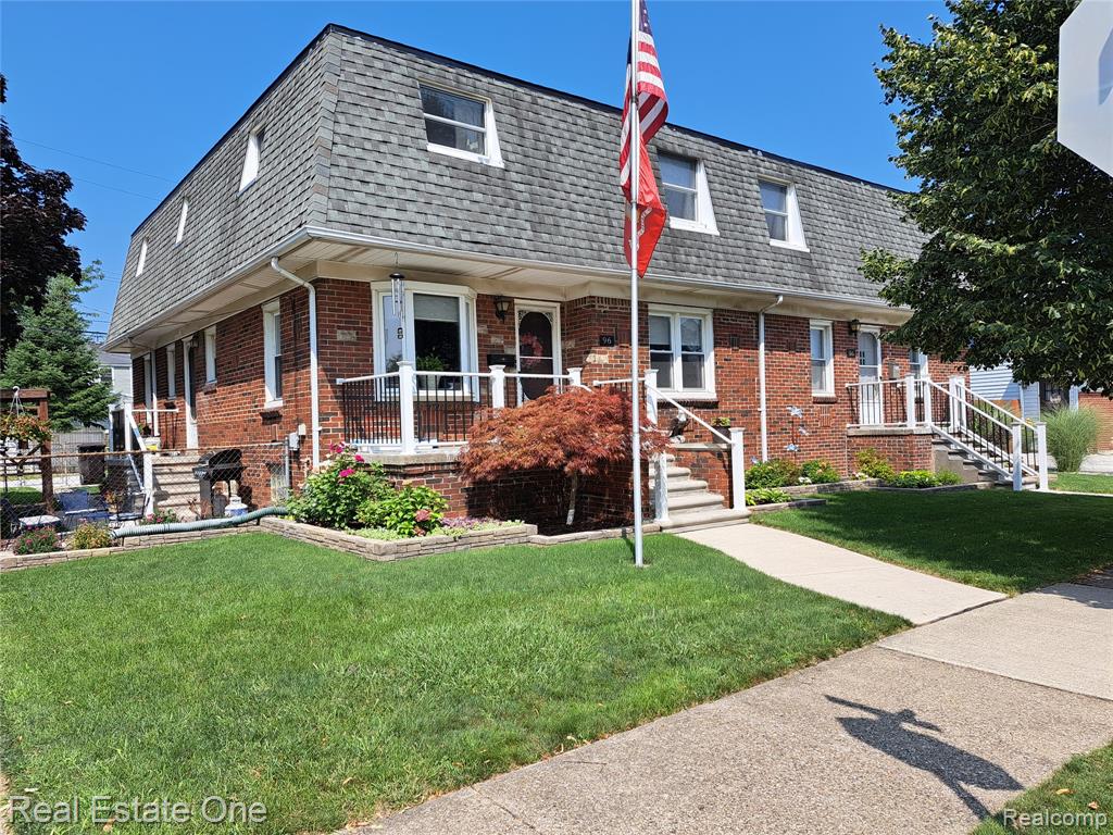 96 Detroit, Trenton, MI 48183 — Photo 2
