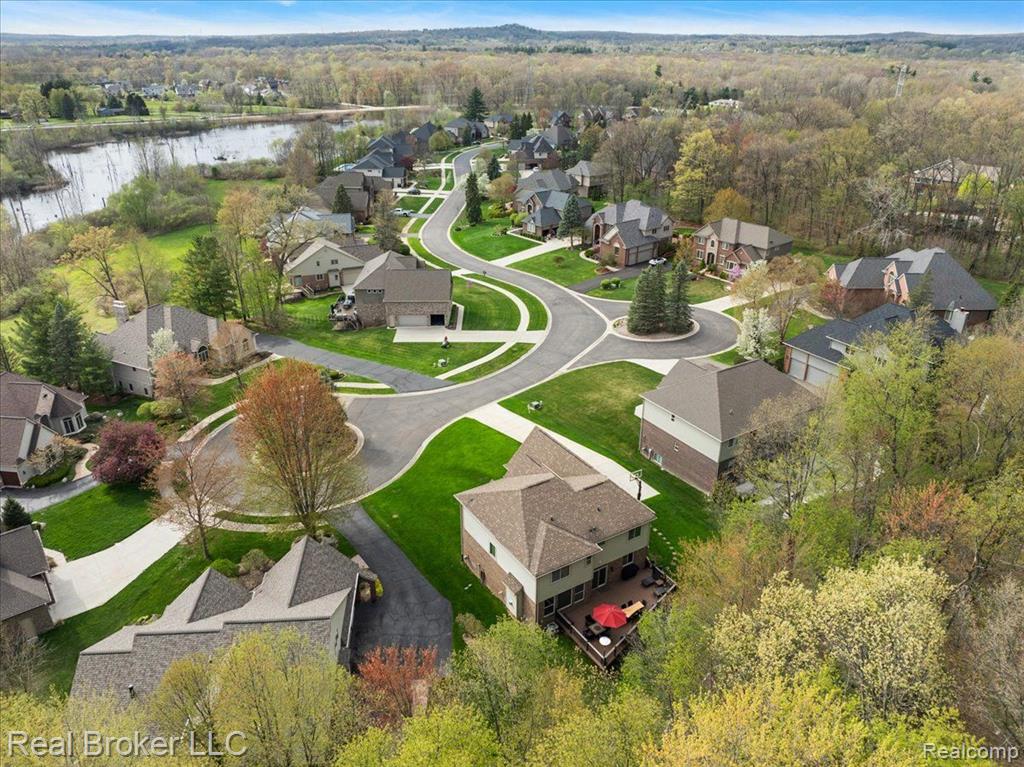 5633 GOLF POINTE Drive, Clarkston, MI 48348 — Photo 20