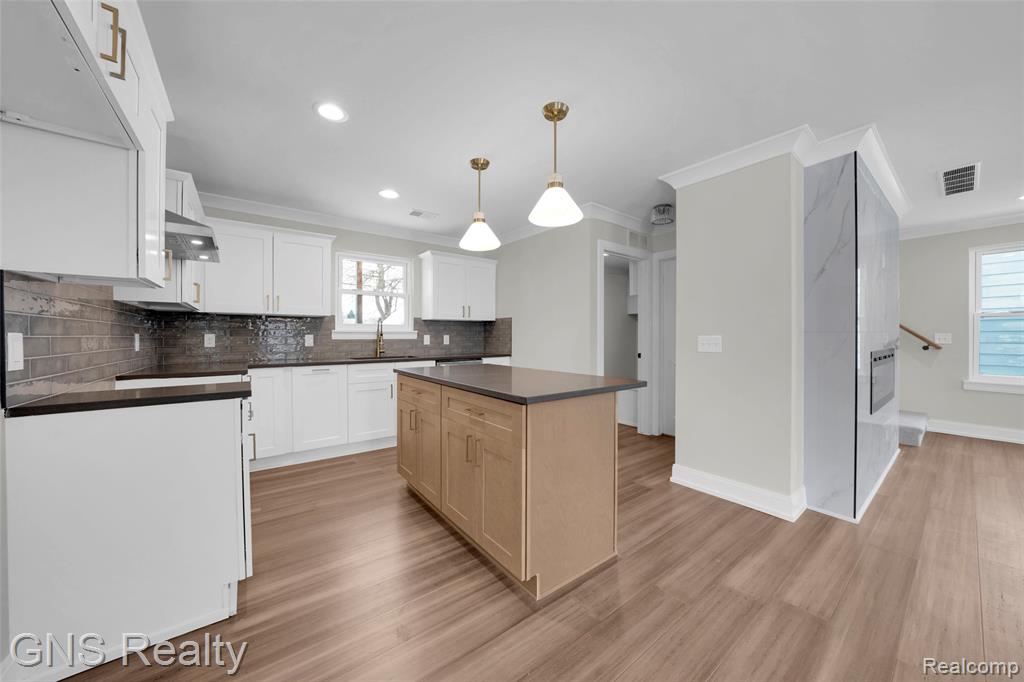 718 Devillen Avenue, Royal Oak, MI 48073 — Photo 17