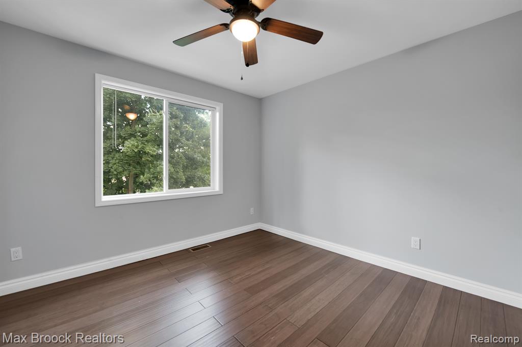 8330 COOLEY LAKE Road, Commerce Twp, MI 48382 — Photo 28