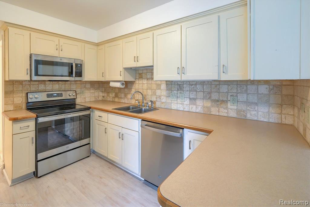 29780 City Center Drive, 3, Warren, MI 48093 — Photo 2