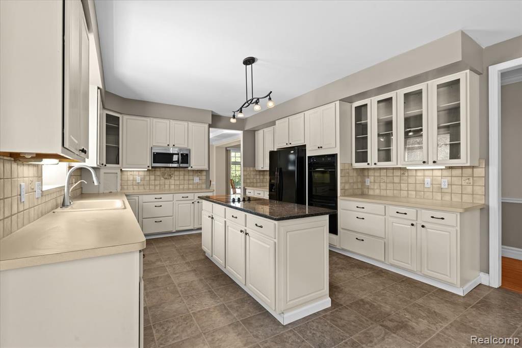 48075 Andover Drive, Novi, MI — Photo 16