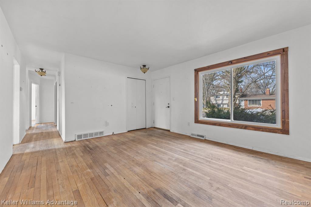 8735 Ringwood Drive, Commerce Twp, MI 48382 — Photo 7
