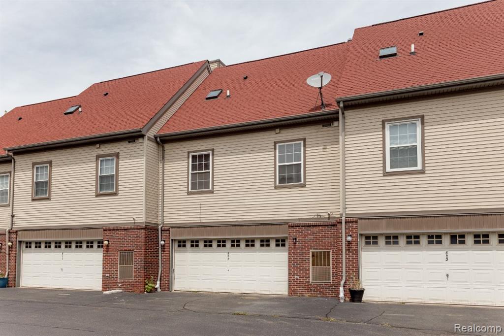 807 PALLISTER Street, Detroit, MI 48202 — Photo 21