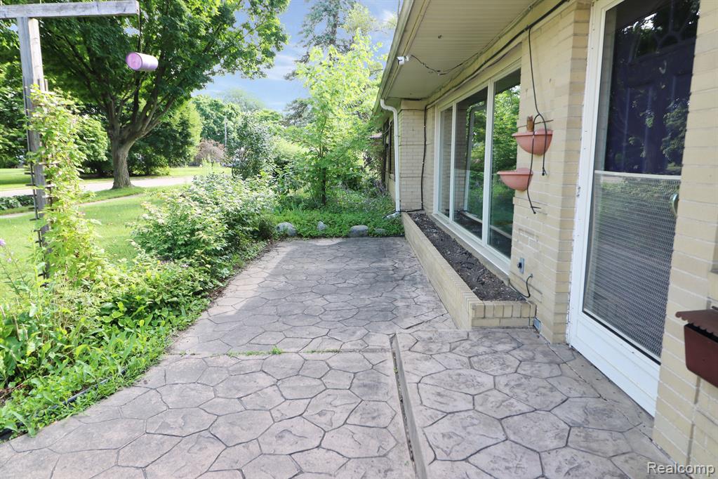 411 COMMONWEALTH Avenue, Flint, MI 48503 — Photo 4