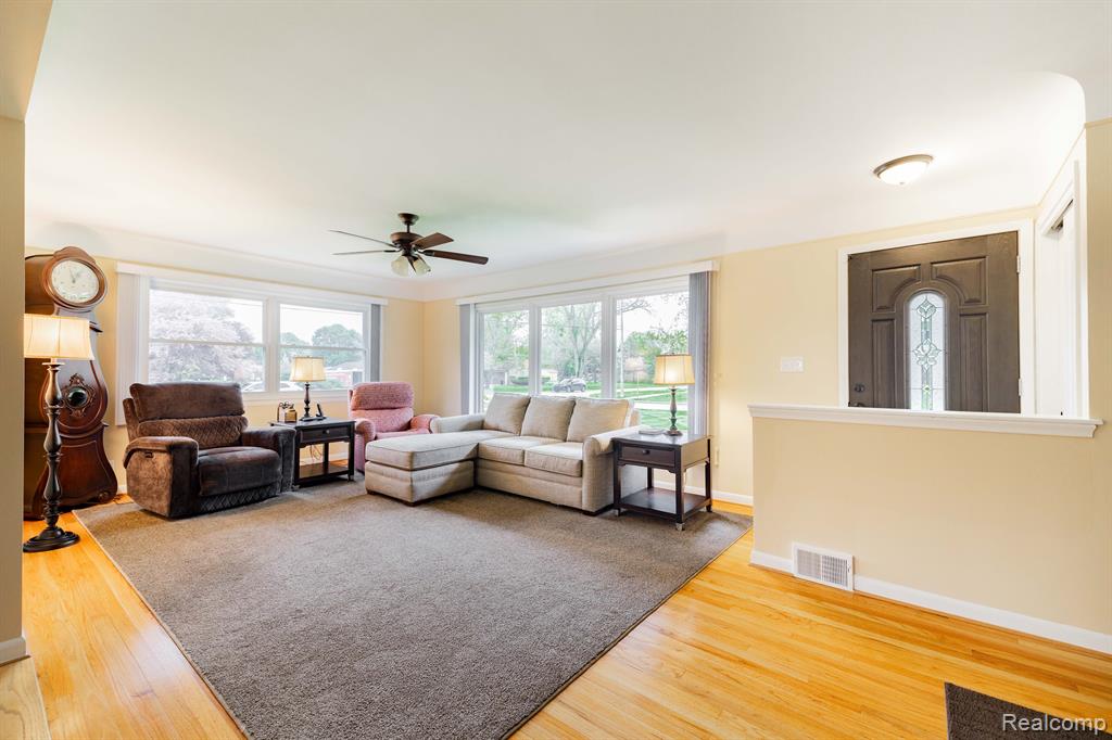 7912 COVENTRY Avenue, Grosse Ile, MI 48138 — Photo 5