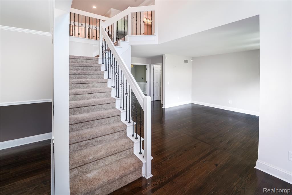 42105 Dorchester Court, Clinton Twp, MI 48038 — Photo 4
