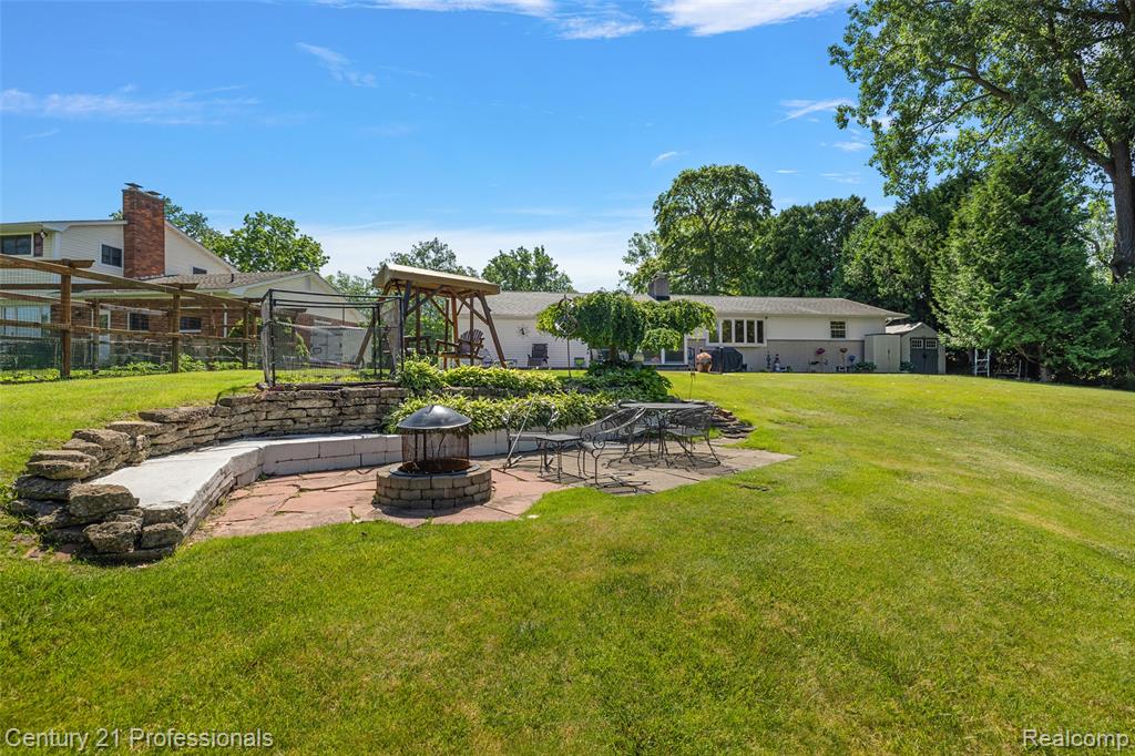 9311 Whipple Shores Drive, Clarkston, MI 48348 — Photo 11