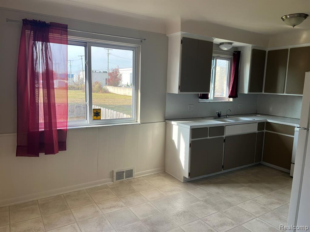 49633 Hayes Road, Shelby Twp, MI 48315 — Photo 6