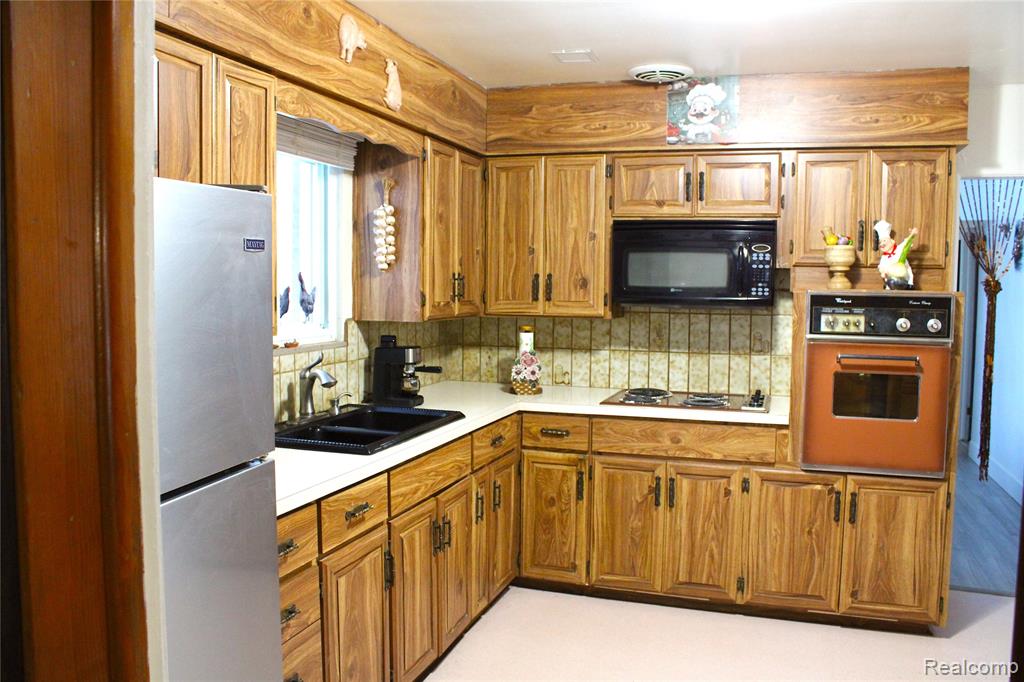 1627 McAlpine Drive, Mount Morris, MI 48458 — Photo 15