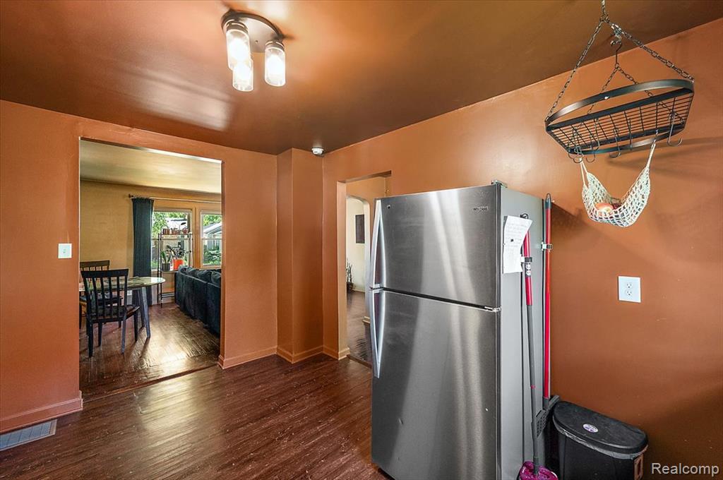 136 W Elza Avenue, Hazel Park, MI 48030 — Photo 13