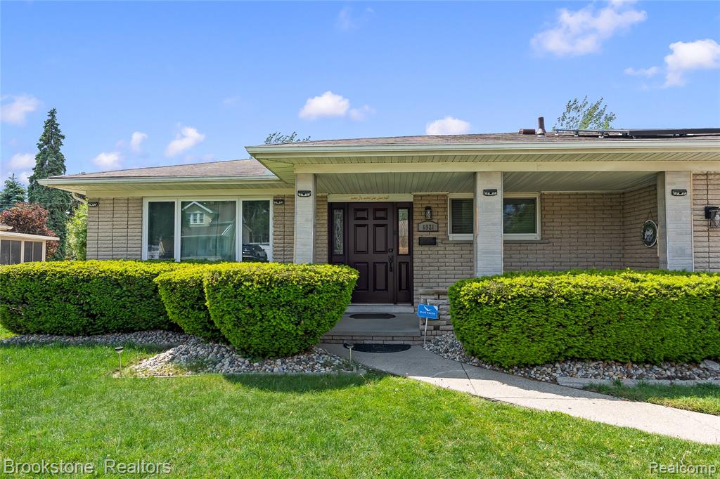 6921 Robindale Avenue, Dearborn Heights, MI 48127 — Photo 5