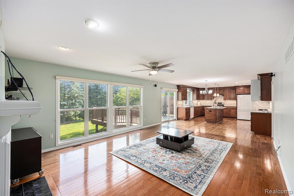 5686 Cherry Lane, West Bloomfield, MI 48324 — Photo 12