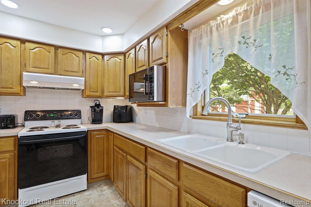 3842 Waltmar Drive, Bridgeport, MI 48722 — Photo 14