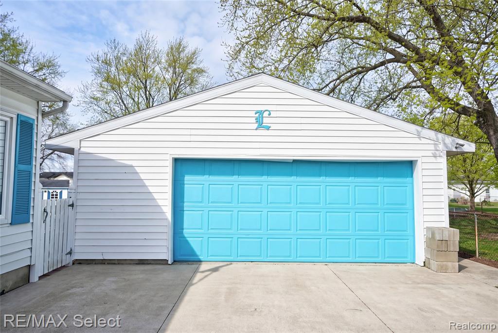 1412 Kettering Street, Burton, MI 48509 — Photo 4