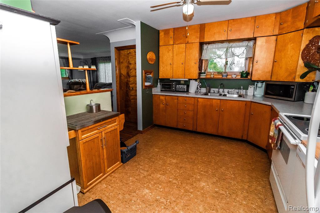 1334 Peppermill Road, Lapeer, MI 48446 — Photo 3