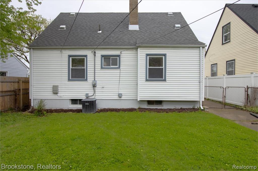 924 E Otis Avenue, Hazel Park, MI 48030 — Photo 27