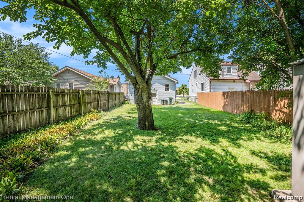 838 Pinecrest Drive, Ferndale, MI 48220 — Photo 13