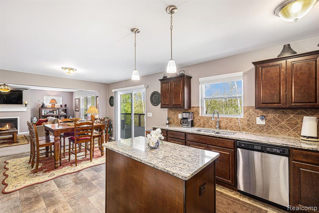 754 AUTUMN VALLEY Drive, Ortonville, MI 48462 — Photo 9
