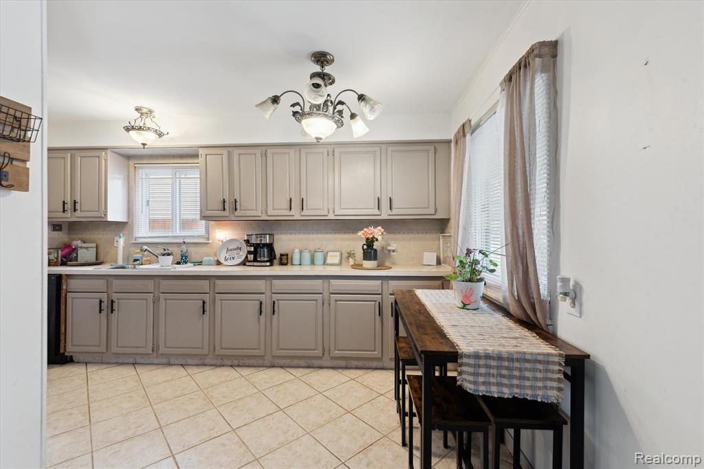 6057 Sylvia Street, Taylor, MI 48180 — Photo 9
