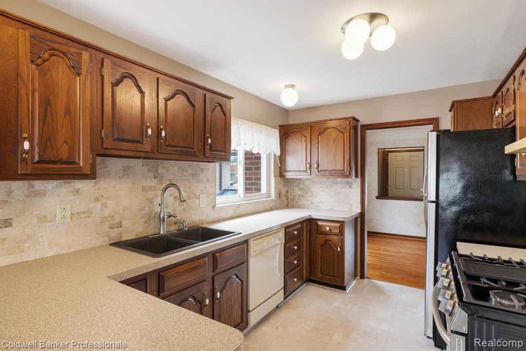 8536 Blackburn Drive, Westland, MI — Photo 5