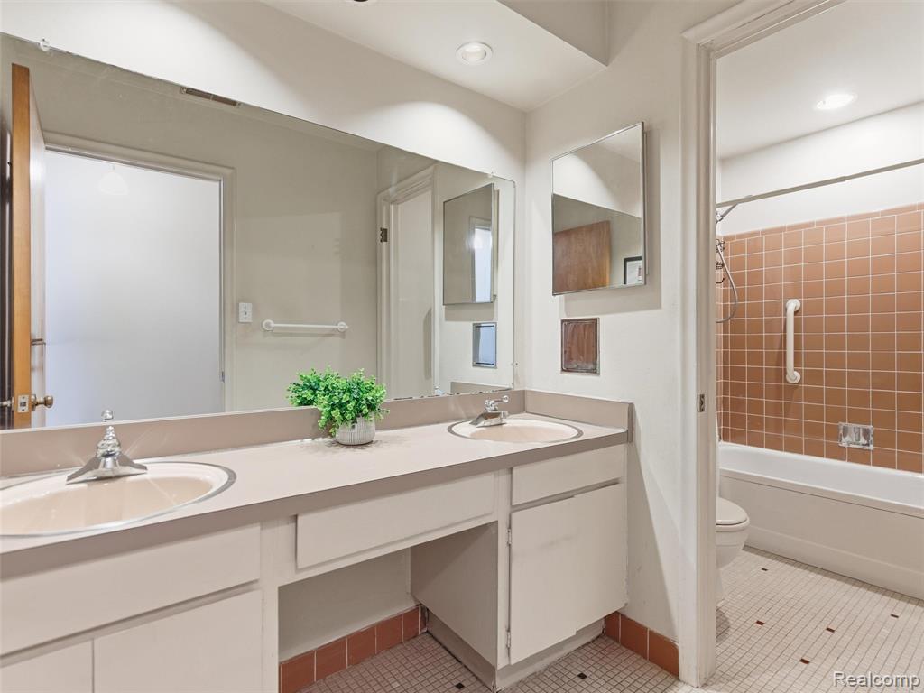 2950 Aspen Lane, Bloomfield, MI 48302 — Photo 22