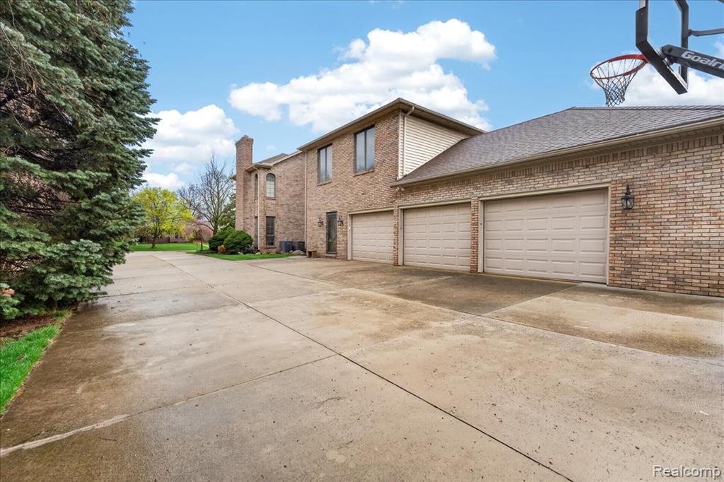 8657 Marquette Drive, Grosse Ile, MI 48138 — Photo 49