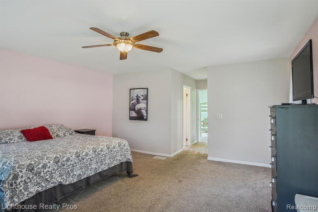 67640 W 8 MILE Road, South Lyon, MI 48178 — Photo 24