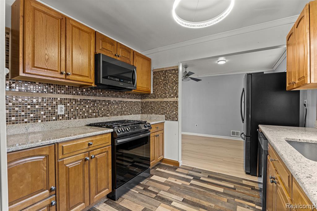 6151 Robindale Avenue, Dearborn Heights, MI 48127 — Photo 18