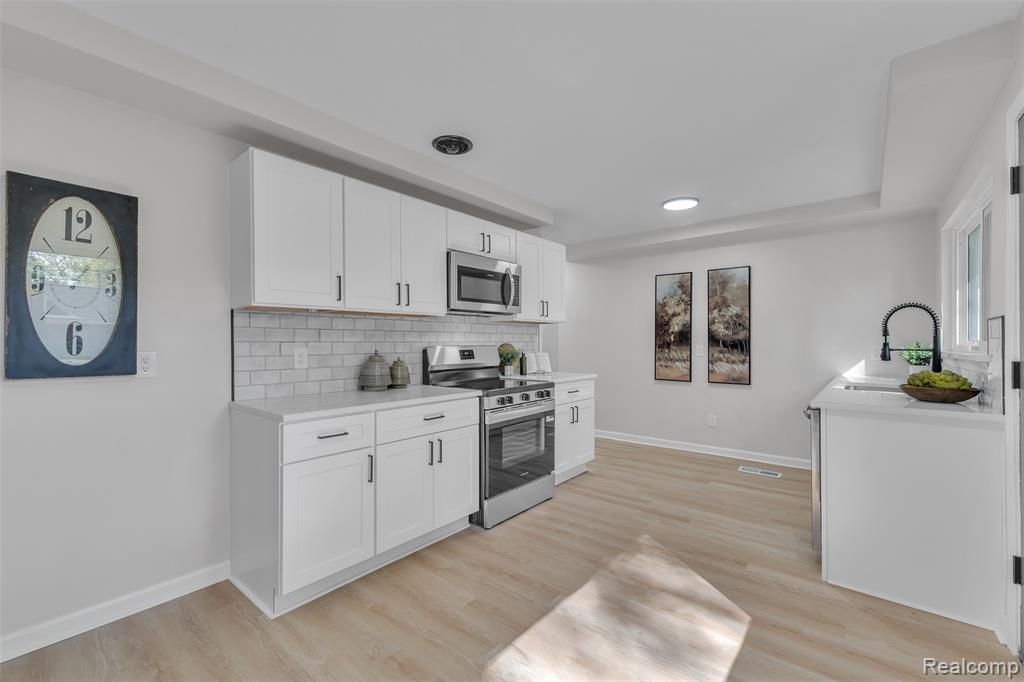 18755 Cambridge Boulevard, Lathrup Village, MI 48076 — Photo 9