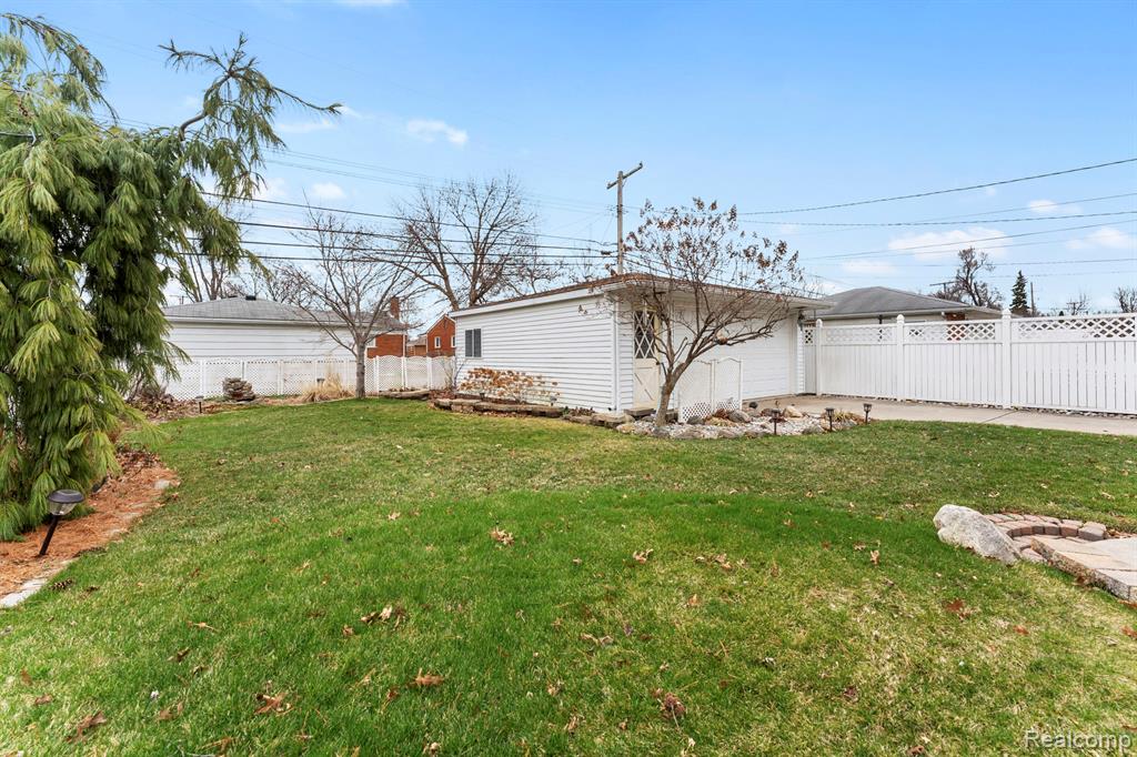 15225 Poplar Street, Southgate, MI 48195 — Photo 25