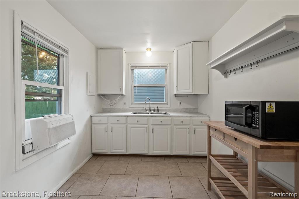5689 Cornell Street, Dearborn Heights, MI 48125 — Photo 6