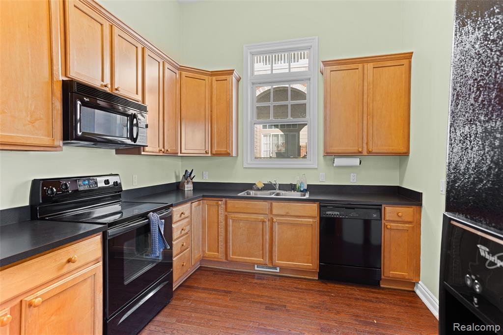 208 Amys Walk, Auburn Hills, MI 48326 — Photo 37